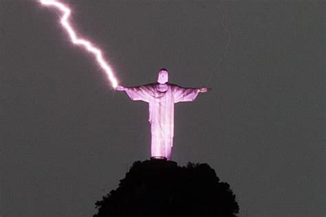 Feb 15, 2023 · In 2008 and 2014, lightning even damaged the statue, causing harm to the fingers, head, and eyebrows. The fact that Christ the Redeemer is struck by lightning every once in a while inspired Braga to try to document it. After several failed attempts, he was finally successful. Though this may not be the first time the sculpture has been hit by ... 